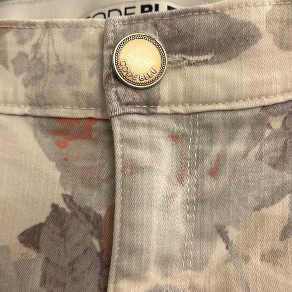 Code Bleu ladies shorts - Picture 3 of 9